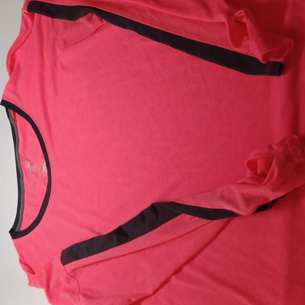 Avia performance tee size XXL long sleeves with thumb hole